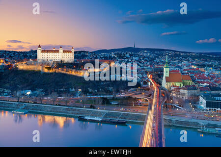 Bratislava, Slowakei. Bild von Bratislava, der Hauptstadt der Slowakei während des Sonnenuntergangs. Stockfoto