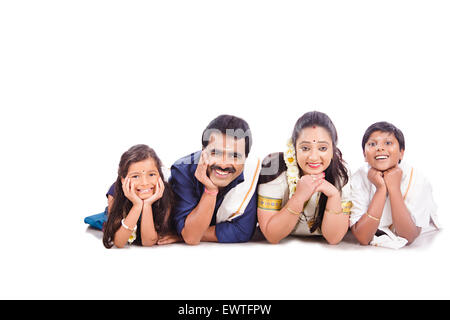 South Indian Eltern und Kinder genießen Stockfoto