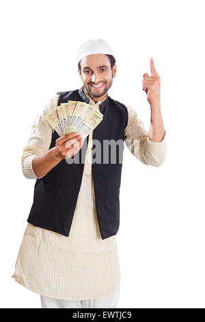 1 indische muslimischen Mann mit Geld Stockfoto