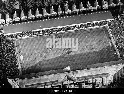 Luftaufnahme der Villa Park Stadion, Heimat von Aston Villa Football Club. 25. Juli 1966. Stockfoto