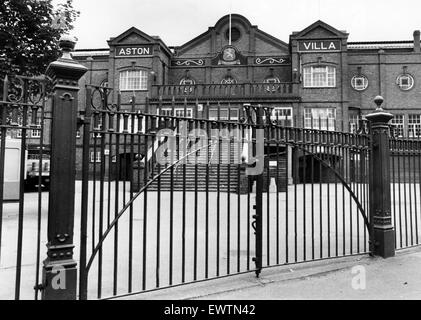 Außenansicht der Tore der Villa Park Stadion, Heimat von Aston Villa Football Club, Birmingham, West Midlands. 19. September 1979. Stockfoto