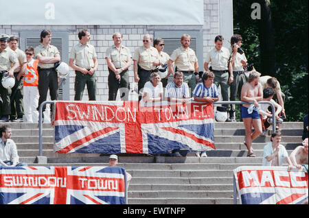 England V Sowjetunion 1-3 1988 Europäische Meisterschaften, Hannover Deutschland Gruppe Match B. düster aussehenden England-Fans. 18. Juni 1988 Stockfoto