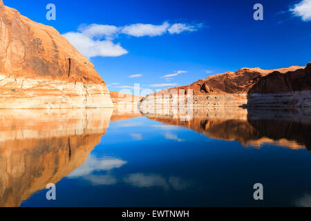 Canyon Wände am Lake Powell an der Grenze zwischen Arizona und Utah, USA Stockfoto