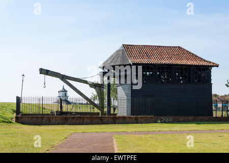 17. Jahrhundert Treadwheel Kran, Harwich Green, Harwich, Essex, England, Vereinigtes Königreich Stockfoto