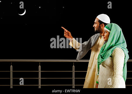 2 indische muslimische verheiratet paar Mond zeigt Stockfoto