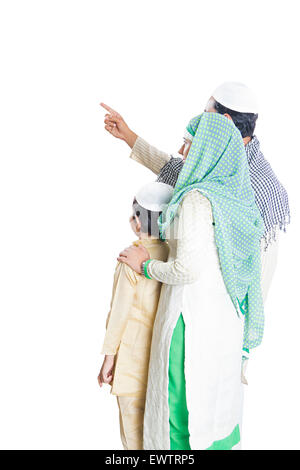 indische muslimische Eltern und Sohn Vater deuten Stockfoto