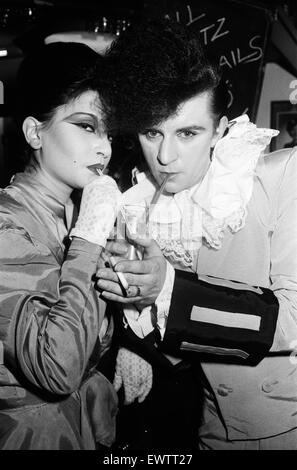 Steve Strange und Julia im Blitz Club in Covent Garden. 13. Februar 1980. Stockfoto