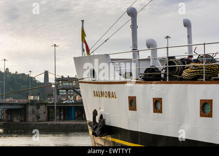 Das erste Segeln von der MV Balmoral nach einer Renovierung und Sanierung in Bristol. Sie verlässt Bristol Docks auf dem Avon. Stockfoto