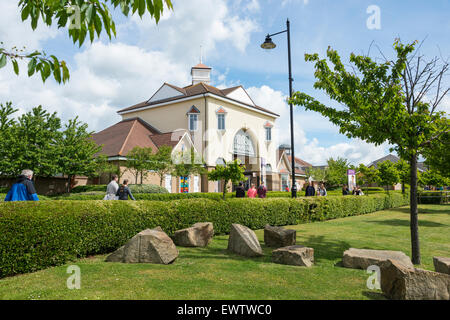 Eingang zum Freeport Braintree Outlet Shopping Village, Braintree, Essex, England, Vereinigtes Königreich Stockfoto