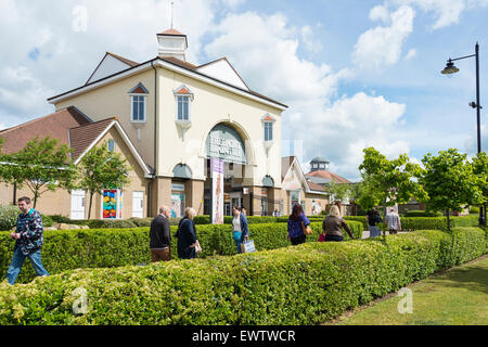 Eingang zum Freeport Braintree Outlet Shopping Village, Braintree, Essex, England, Vereinigtes Königreich Stockfoto