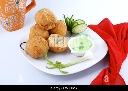 Batata Wada oder Kartoffel Pakora Stockfoto