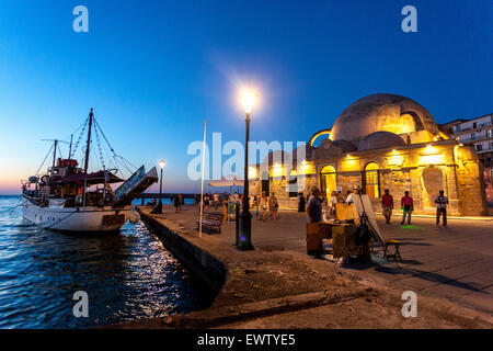 Hassan Pasha Moschee in der Abenddämmerung, Hafen von Chania Kreta Griechenland Sonnenuntergang Hafen Stockfoto