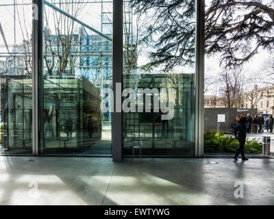 Fondation Cartier pour l ' Art Contemporain, Galerie für zeitgenössische Kunst Stiftung Cartier, Paris. Moderne Stahl-Glas außen Stockfoto