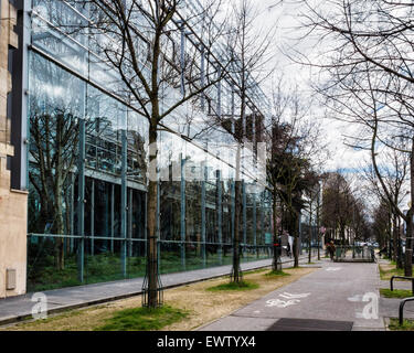 Fondation Cartier pour l ' Art Contemporain, Cartier-Gründung-Galerie für zeitgenössische Kunst, Paris, Glas und Stahl außen Stockfoto