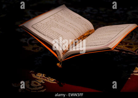 Muslimischen Heiligen Koran buchen niemand Stockfoto