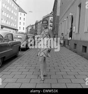 Die deutsche Sängerin und Plant Heidi Brühl, Deutschland 1970er Jahre. Deutsche Sängerin und Schauspielerin Heidi Bruehl, Deutschland 1970. Neg 4 Stockfoto