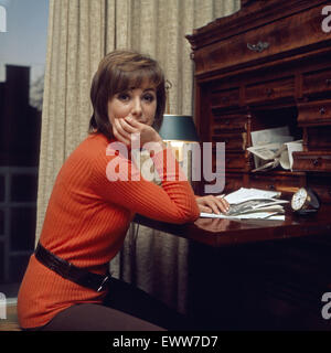Der österreichischen Fictitious character Heidelinde Weis, Deutschland 1970er Jahre. Österreichische Schauspielerin Heidelinde Weis, Deutschland 1970. 6x6-Dia 34 Stockfoto