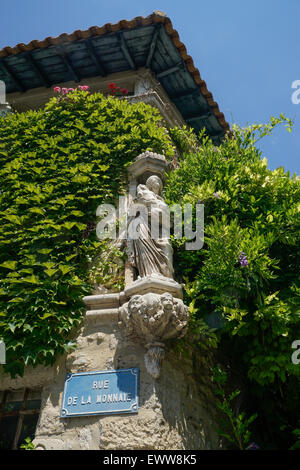 Villeneuve-Les-Avignon, Private Haus, Modanna Skulptur, Bouche du Rhone, Frankreich Stockfoto