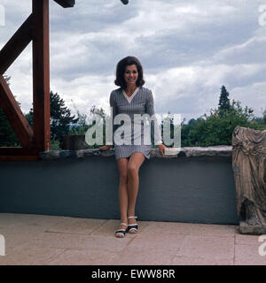 Deutsche Fictitious character, Ärztin und Autorin Marianne Koch, Deutschland 1970er Jahre. Die deutsche Schauspielerin, Arzt und Autor Marianne Koch, Deutschland 1970. 6x6-Dia 53 Stockfoto