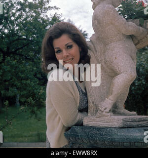 Deutsche Fictitious character, Ärztin und Autorin Marianne Koch, Deutschland 1970er Jahre. Die deutsche Schauspielerin, Arzt und Autor Marianne Koch, Deutschland 1970. 6x6-Dia 53 Stockfoto