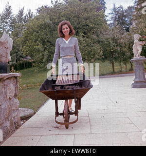 Deutsche Fictitious character, Ärztin und Autorin Marianne Koch, Deutschland 1970er Jahre. Die deutsche Schauspielerin, Arzt und Autor Marianne Koch, Deutschland 1970. 6x6-Dia 53 Stockfoto