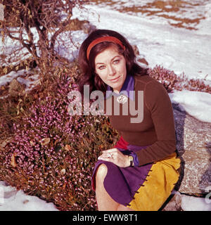 Deutsche Fictitious character, Ärztin und Autorin Marianne Koch, Deutschland 1960er Jahre. Die deutsche Schauspielerin, Arzt und Autor Marianne Koch, Deutschland der 1960er Jahre. 6x6-Dia 53 Stockfoto