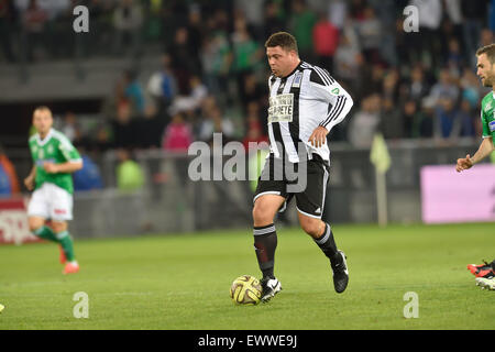 St-Etienne, Frankreich. 20. April 2015. 12. Fußballspiel gegen Armut fand in Saint-Etienne, Frankreich. Ronaldo (Team Zidane) © Action Plus Sport/Alamy Live News Stockfoto