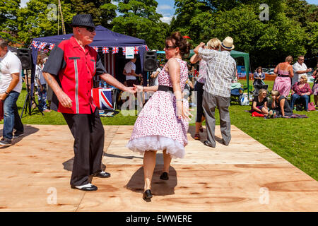 P J-Tanz-Club führen Sie an der jährlichen Nutley Village Fete, Nutley, Sussex, UK Stockfoto