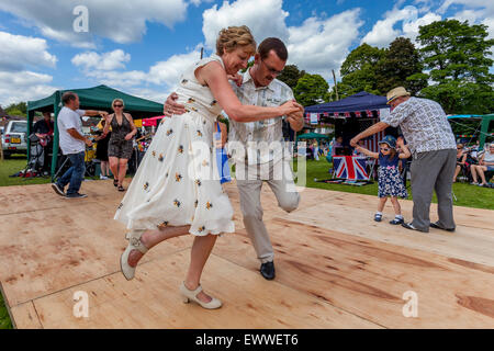 P J-Tanz-Club führen Sie an der jährlichen Nutley Village Fete, Nutley, Sussex, UK Stockfoto