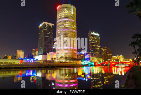 20. Februar 2015 - TAMPA, FLORIDA: The City of Tampa wird überflutet Farbe während die Lichter auf Tampa 2015-Kunst-Festival. Stockfoto