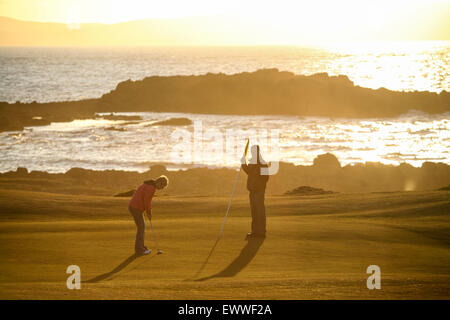 Sonnenuntergang im Portstewart Golf Club. Portstewart ist einer der wenigen Clubs in Irland mit drei 18-Loch-Golfplätze und das ist Stockfoto