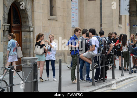 Französische Studenten Schüler Oustide Lycee Ampere College in Lyon Frankreich Stockfoto