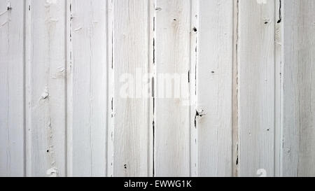 Alte weiße Holzwand als Hintergrund, horizontale Stockfoto