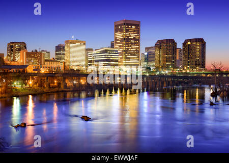 Richmond, Virginia, USA die Skyline Innenstadt am James River. Stockfoto