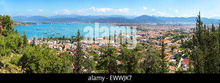 Panoramische Luftaufnahme von Fethiye Marine und dem Stadtzentrum entfernt in der Provinz Mugla, Türkei, 2015 Stockfoto