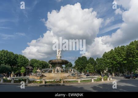 La Rotonde-Brunnen - dem zentralen Kreisverkehr in Aix en Provence, Frankreich, Stockfoto