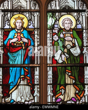 Glasmalerei-Fenster Darstellung Mutter Mary und Saint-Joseph, Eltern von Jesus Christus in der Kirche Stabroek, Belgien. Stockfoto