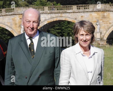 Peregrine Andrew Morny Cavendish, 12. Duke of Devonshire und seine Frau Amanda Cavendish, Duchess of Devonshire, Chatsworth UK Stockfoto