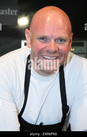 TV-Promi-Koch und Autor, Tom Kerridge in Chatsworth Country Fair nach Angabe einer Küche Demonstration, Derbyshire, England Stockfoto