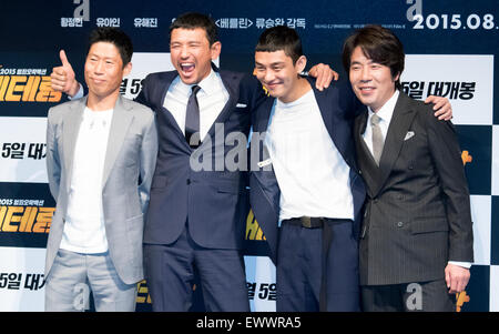 Yu Hae-Jin, Hwang Jung-Min, ･Yoo a und Oh Dal-Su, 1. Juli 2015: südkoreanischer Schauspieler (L-R) Yu Hae-Jin, Hwang Jung-min, Yoo a und Oh Dal-Su besuchen eine Präsentation des koreanischen Films, "Veteran" in Seoul, Südkorea. © Lee Jae-Won/AFLO/Alamy Live-Nachrichten Stockfoto