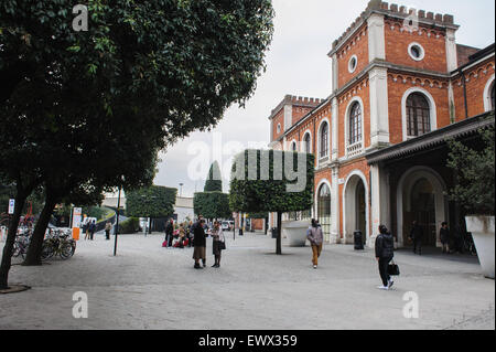 BRESCIA, Italien - 21. März 2015: Straßenszenen der Stadt. Stockfoto