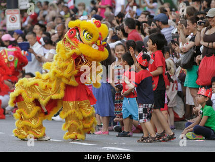 Vancouver, Kanada. 1. Juli 2015. Eine Parade findet der 148. Kanada Tag oder National Day in Vancouver 1. Juli 2015 feiern. Bildnachweis: Liang Sen/Xinhua/Alamy Live-Nachrichten Stockfoto