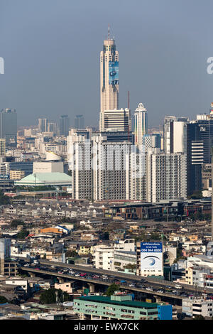 Baiyoke Tower 2, 328m hoch, mit Blick auf die Skyline von Hilton Millenium, Bangkok, Thailand Stockfoto