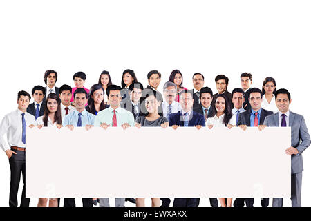 indische Gruppe Kollegen Geschäftspartner zeigt Message Board Stockfoto
