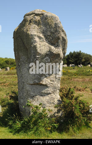 Eines der größten des weltberühmten standing Stones in Carnac in der Bretagne, sagte Kopf und das Gesicht des Riesen ähneln. Stockfoto