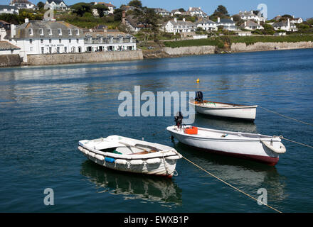 Schlauchboote-Boote im Hafen, St Mawes, Cornwall, England, UK Stockfoto