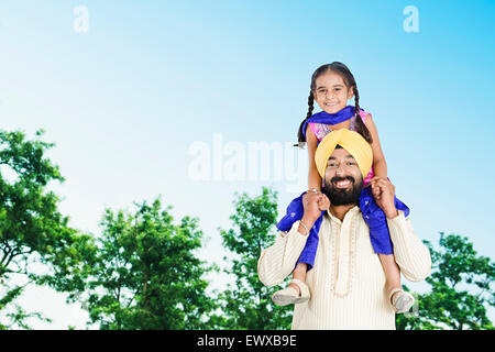 2 indische Punjabi-Vater und Tochter Park genießen Stockfoto