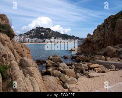 Beach Resort und Surround-Hügel, Wolken, die langsam kroch Stockfoto