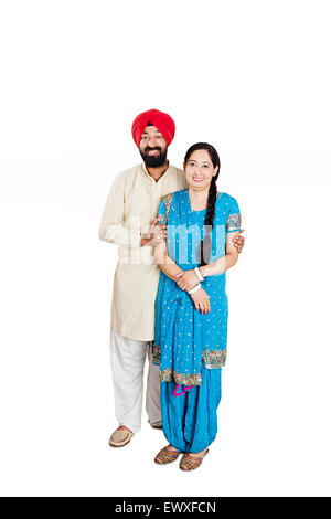 2 indische Punjabi verheiratet paar stehende pose Stockfoto