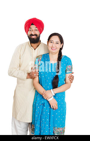 2 indische Punjabi verheiratet paar stehende pose Stockfoto